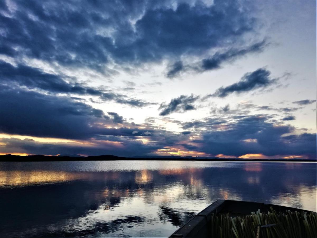 Los Uros Puno Luaran gambar