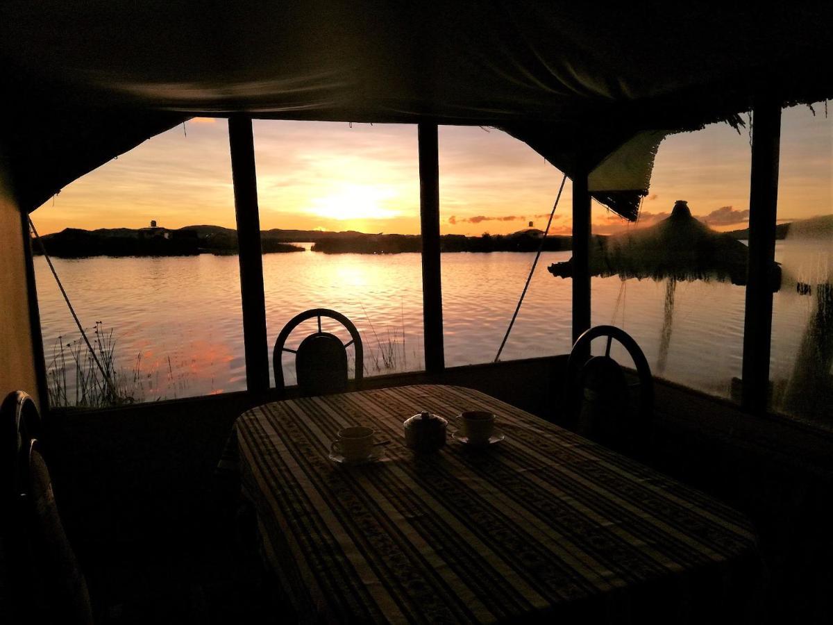 Los Uros Puno Luaran gambar
