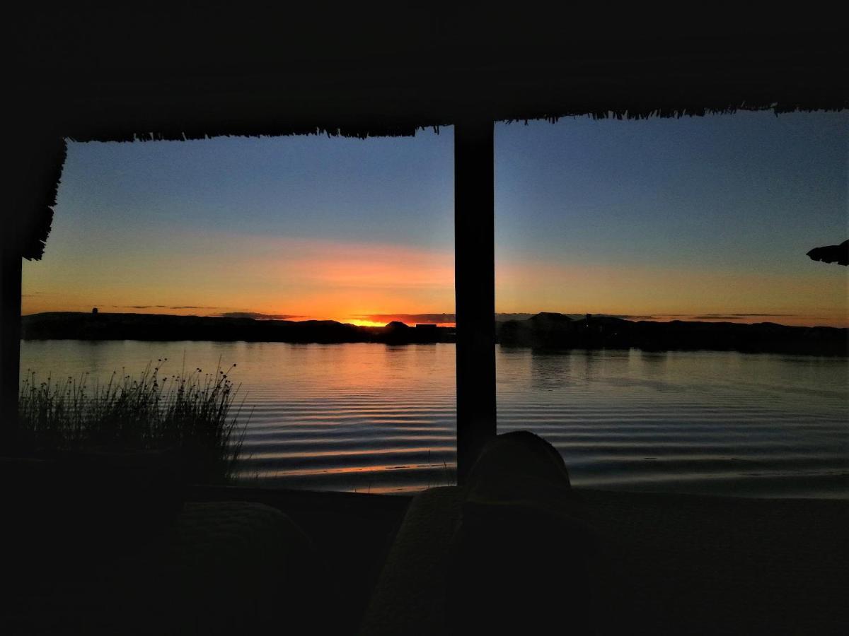 Los Uros Puno Luaran gambar