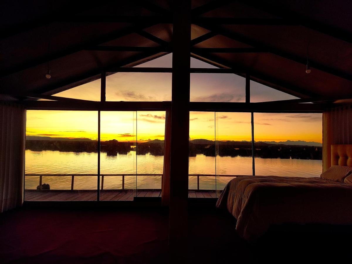 Los Uros Puno Luaran gambar