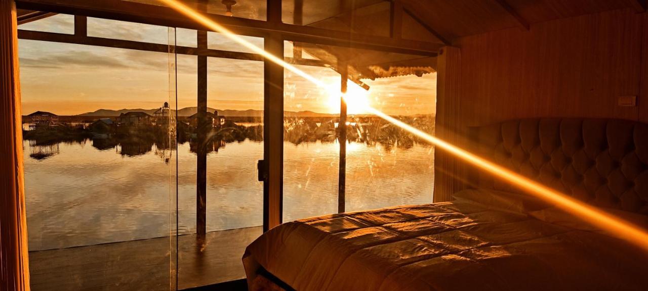 Los Uros Puno Luaran gambar
