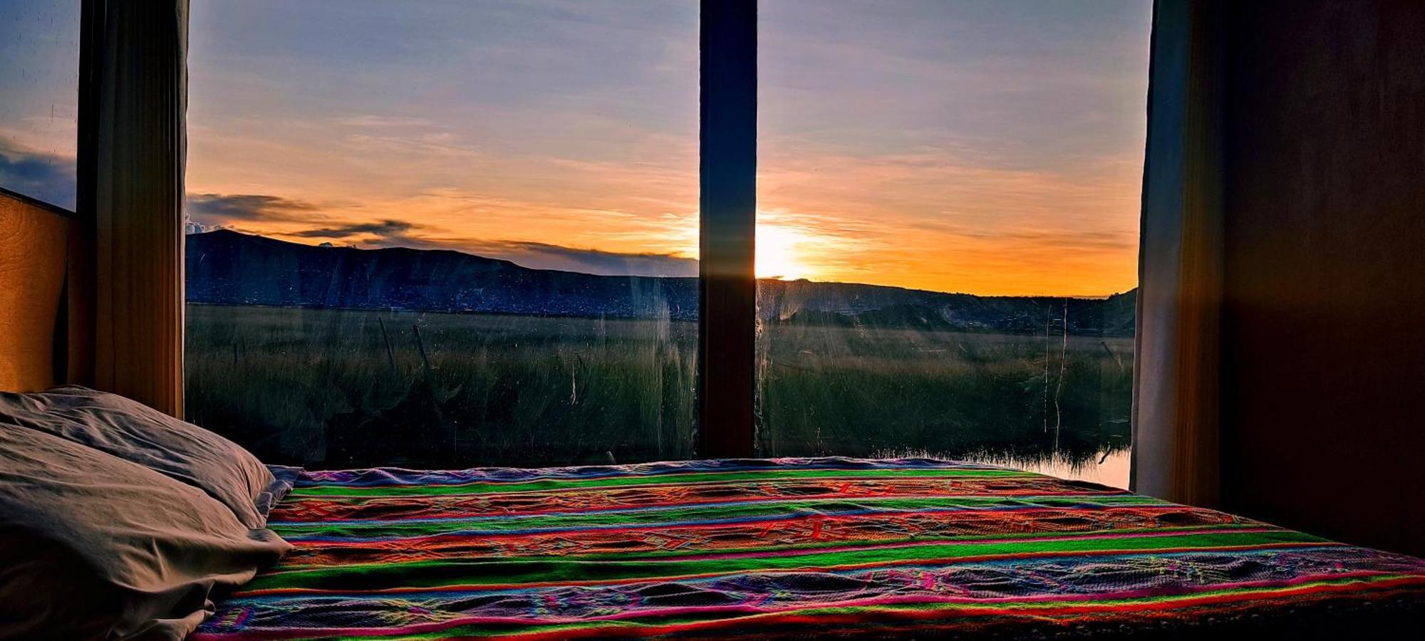 Los Uros Puno Luaran gambar