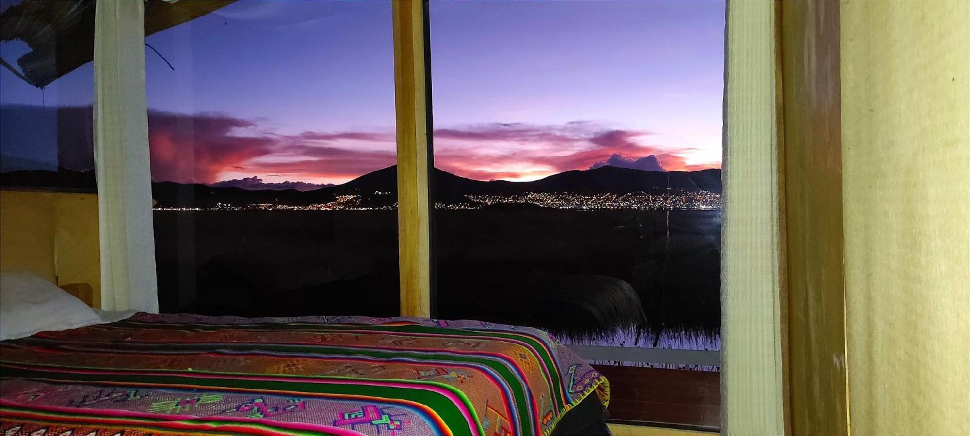 Los Uros Puno Luaran gambar