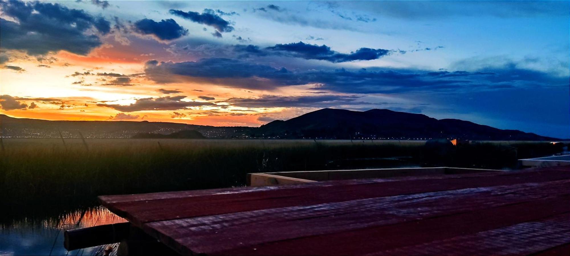 Los Uros Puno Luaran gambar