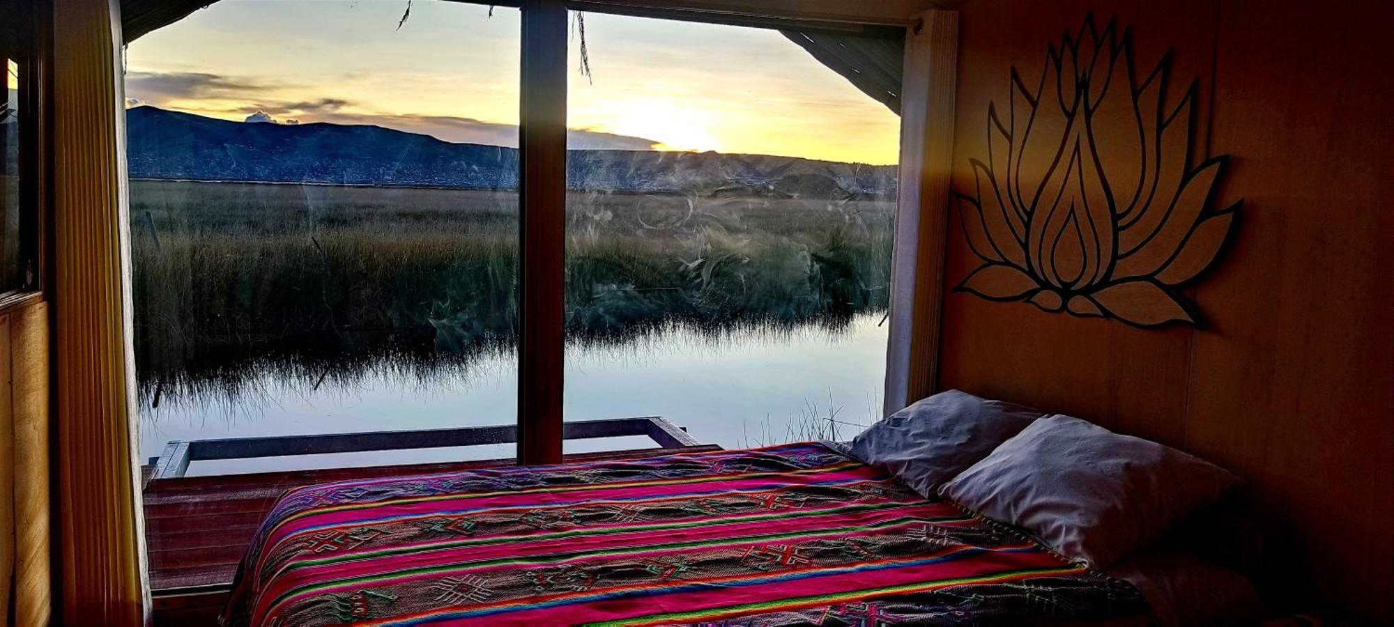 Los Uros Puno Luaran gambar