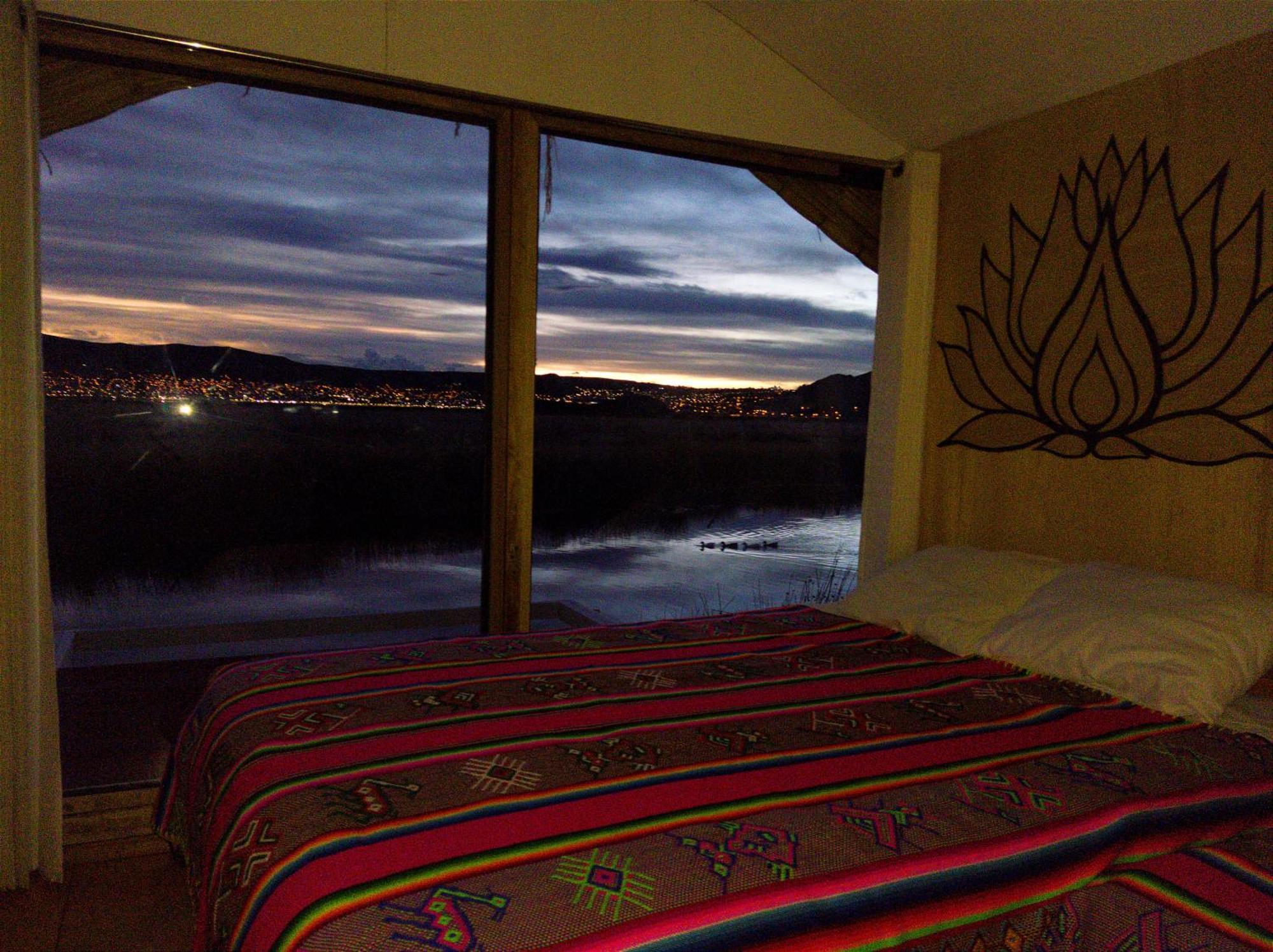 Los Uros Puno Luaran gambar