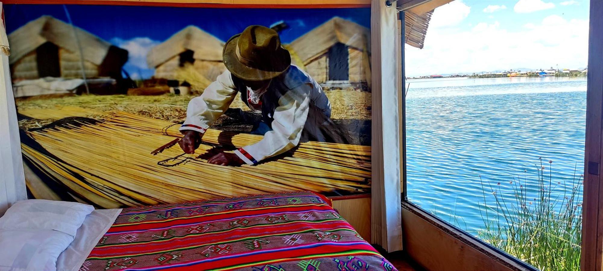 Los Uros Puno Luaran gambar