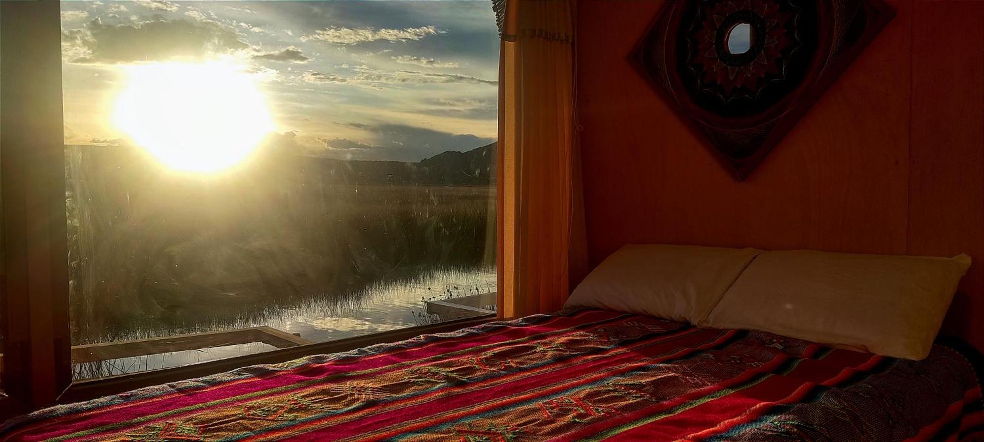 Los Uros Puno Luaran gambar
