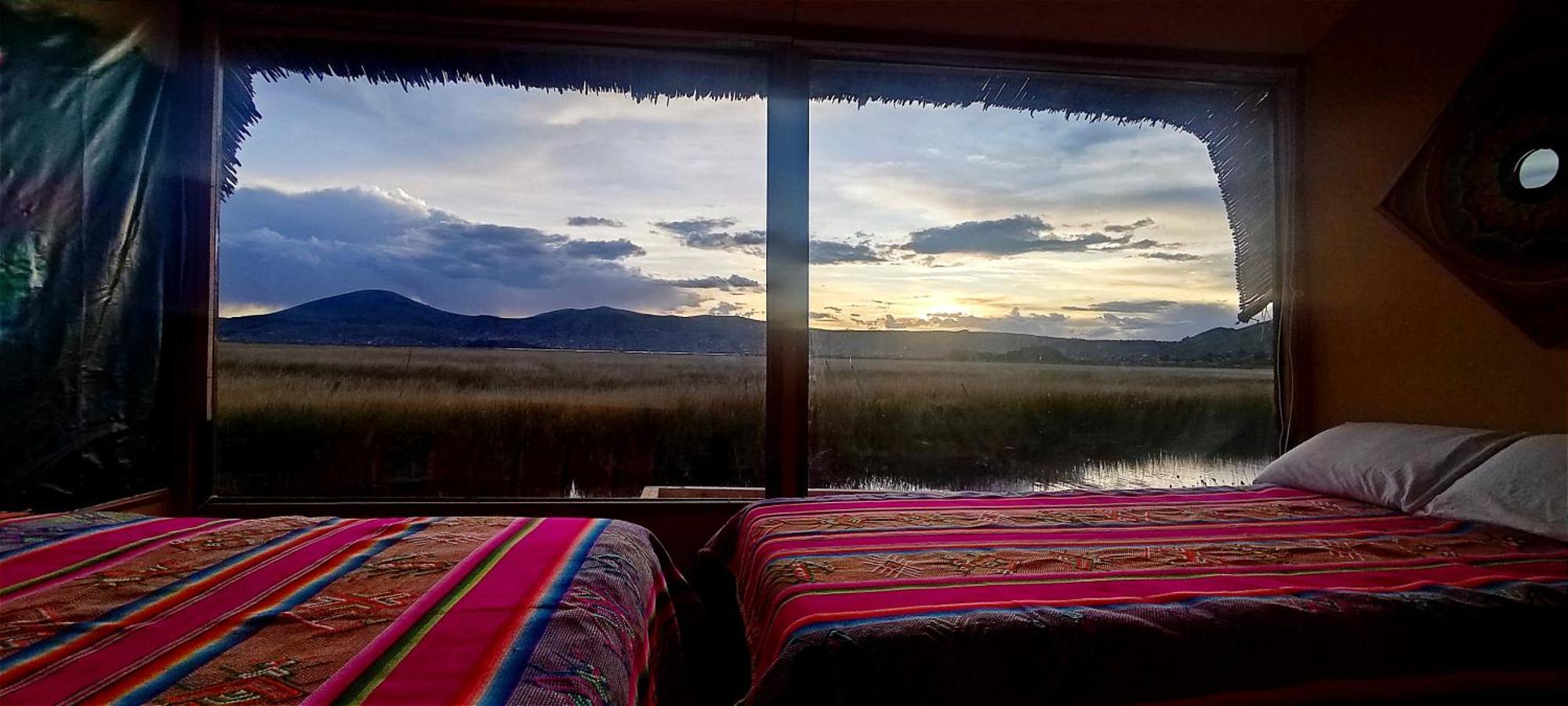 Los Uros Puno Luaran gambar