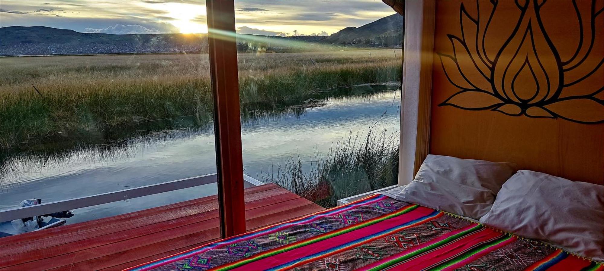 Los Uros Puno Luaran gambar