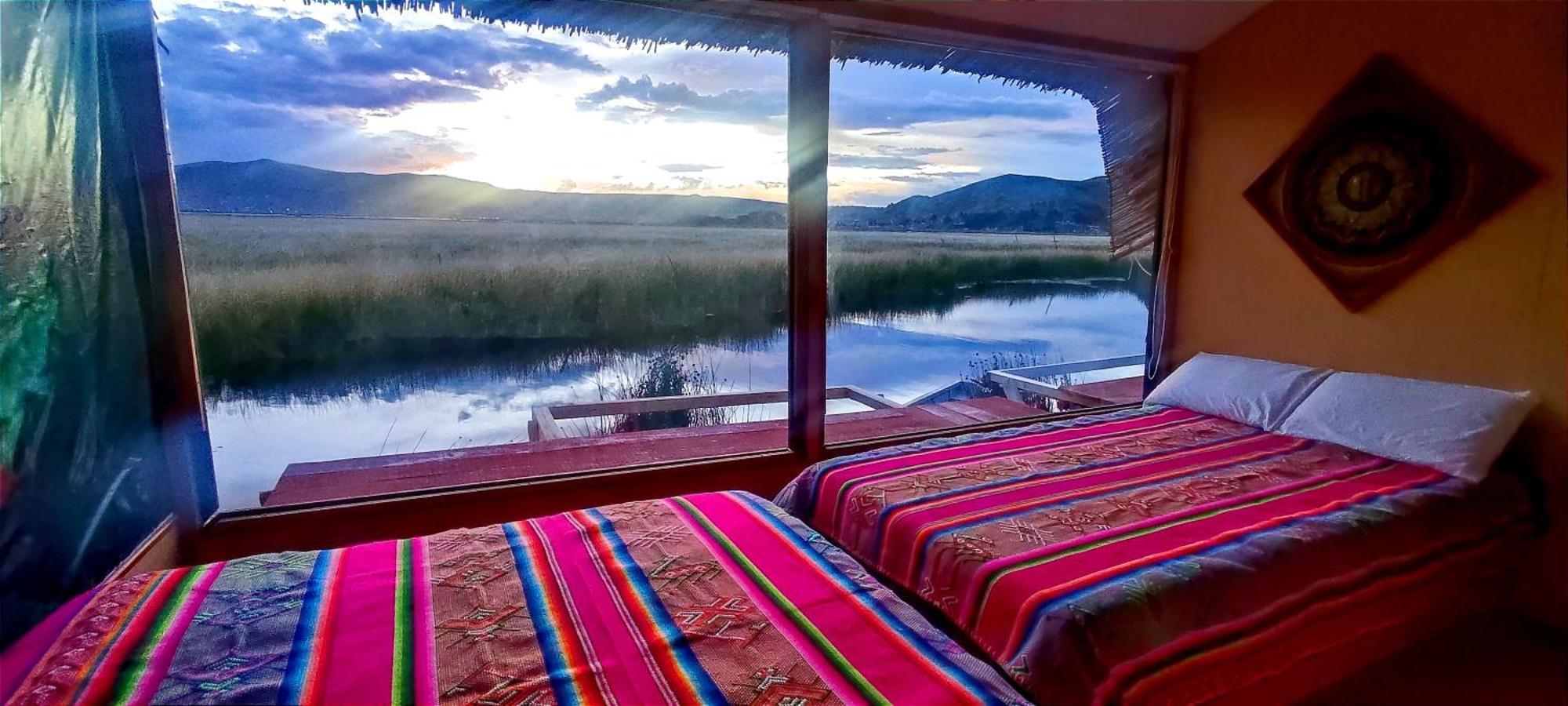 Los Uros Puno Luaran gambar