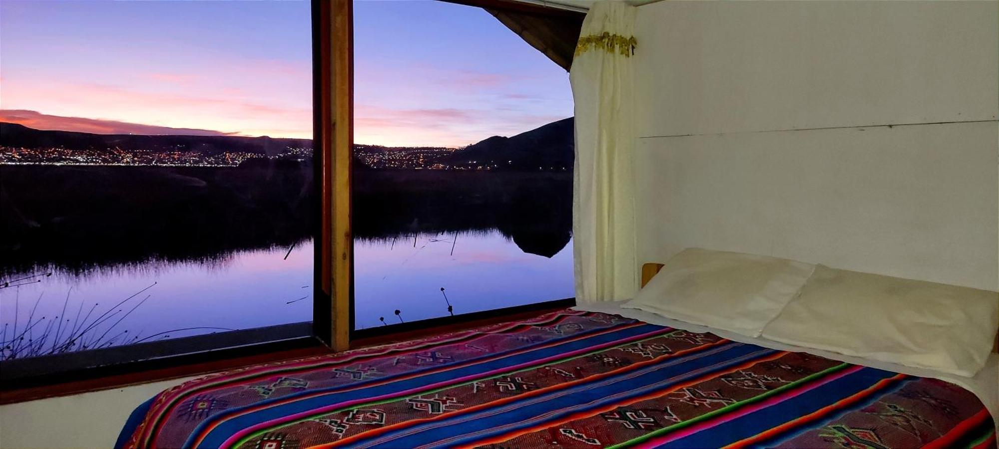 Los Uros Puno Luaran gambar