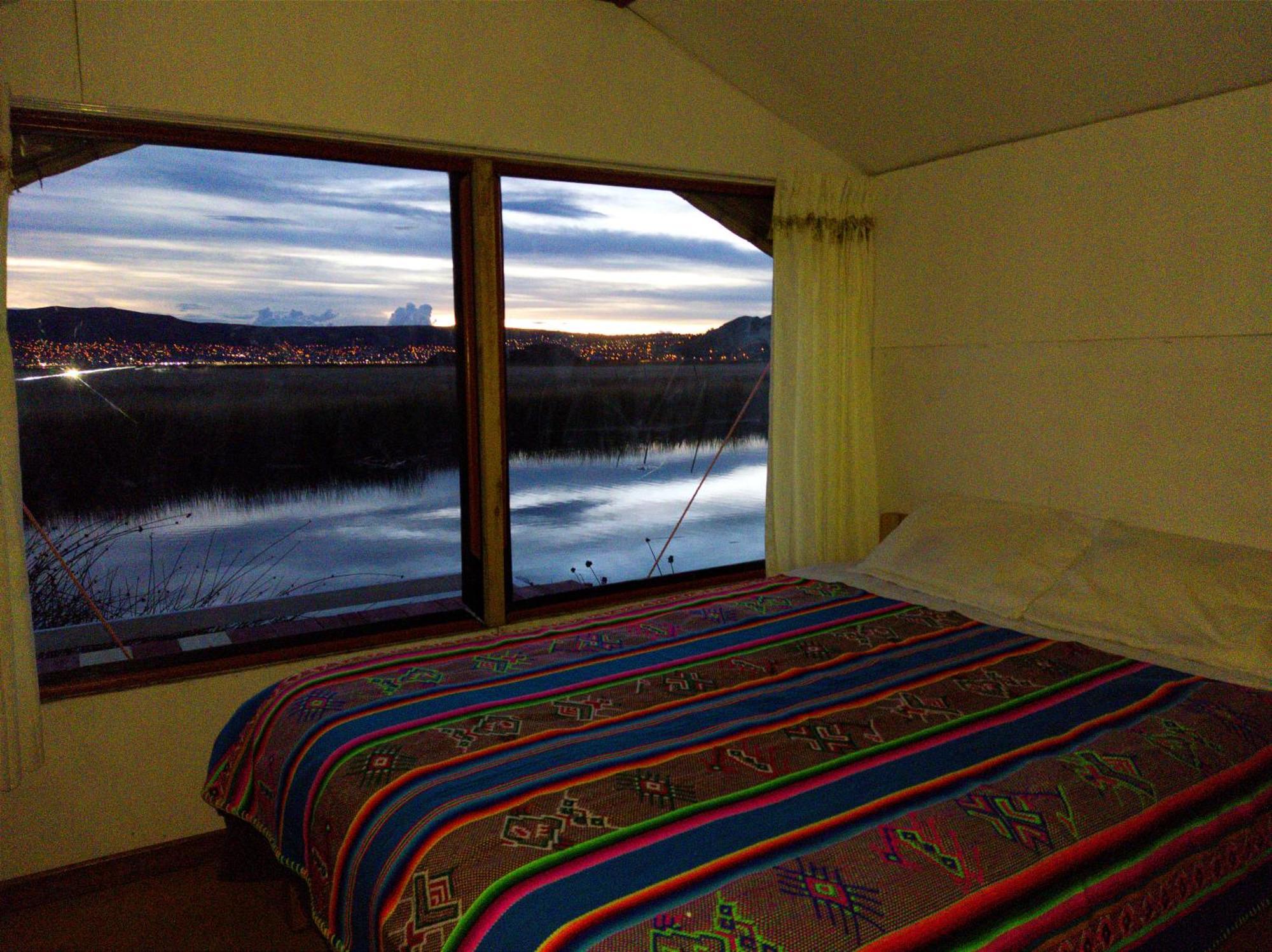 Los Uros Puno Luaran gambar